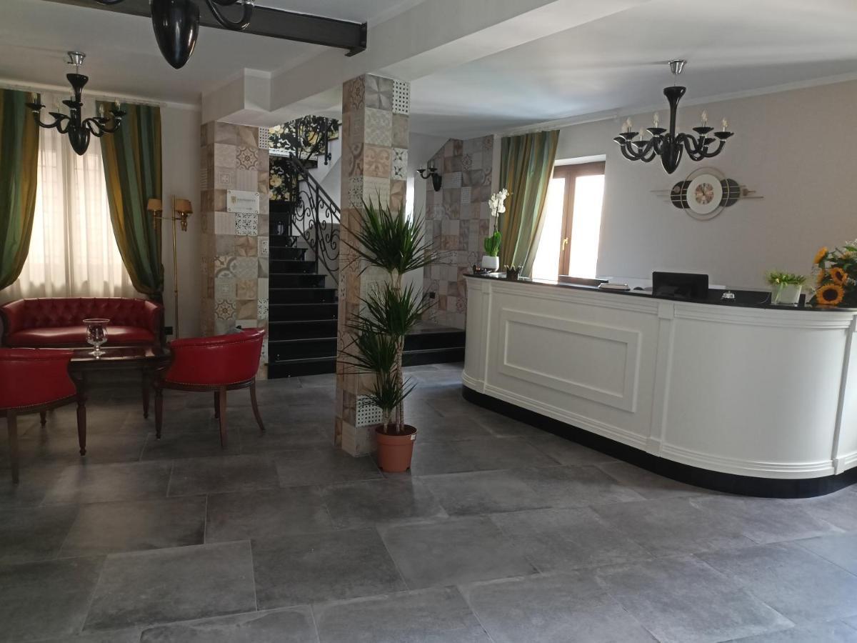 Hotel Mastrodattia Celano Bagian luar foto