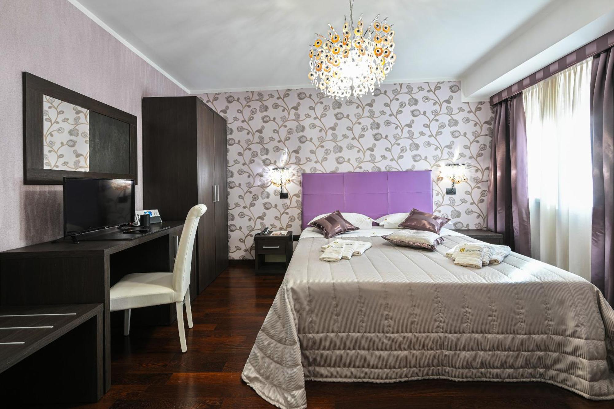 Hotel Mastrodattia Celano Bagian luar foto