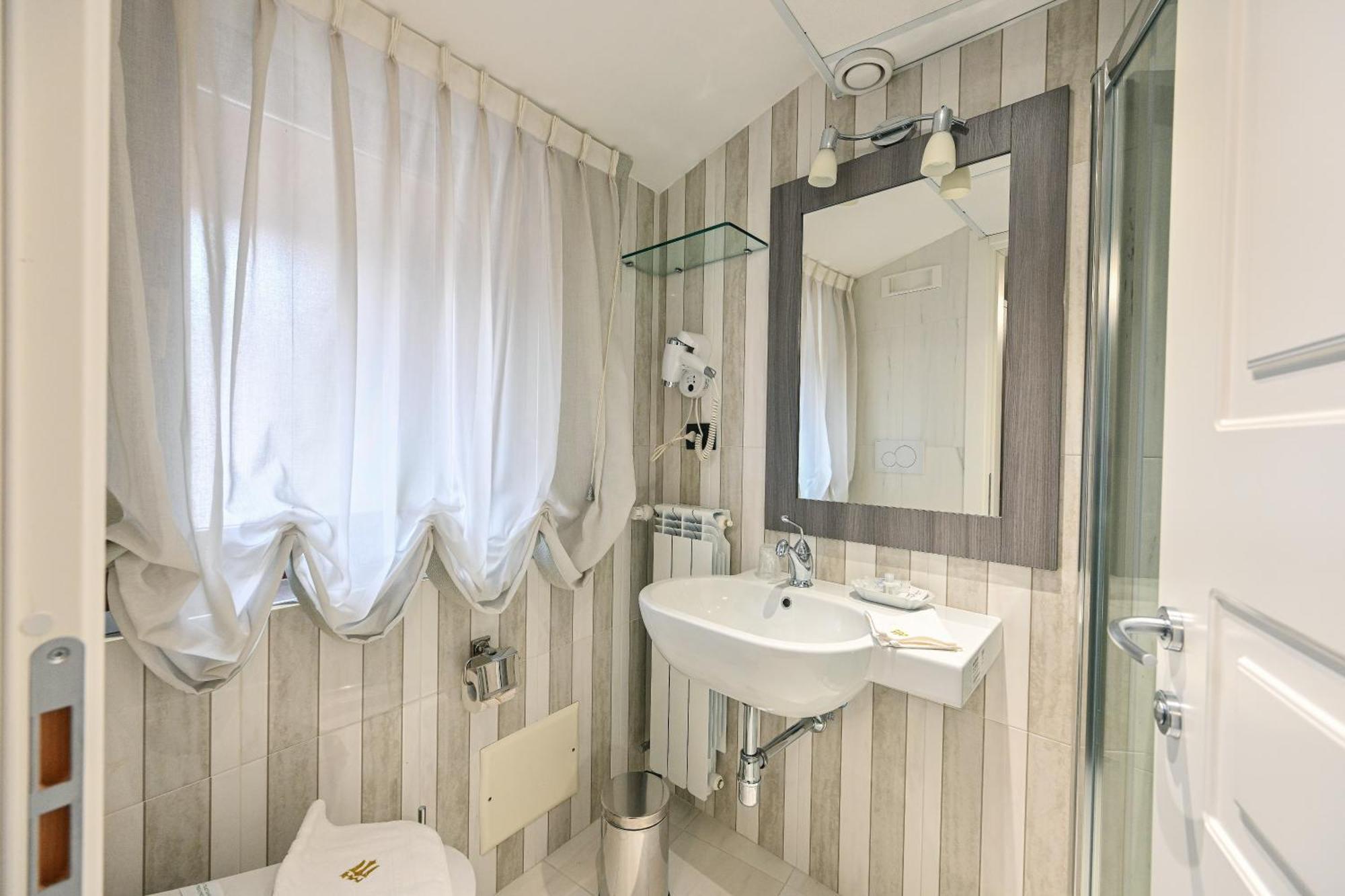 Hotel Mastrodattia Celano Bagian luar foto