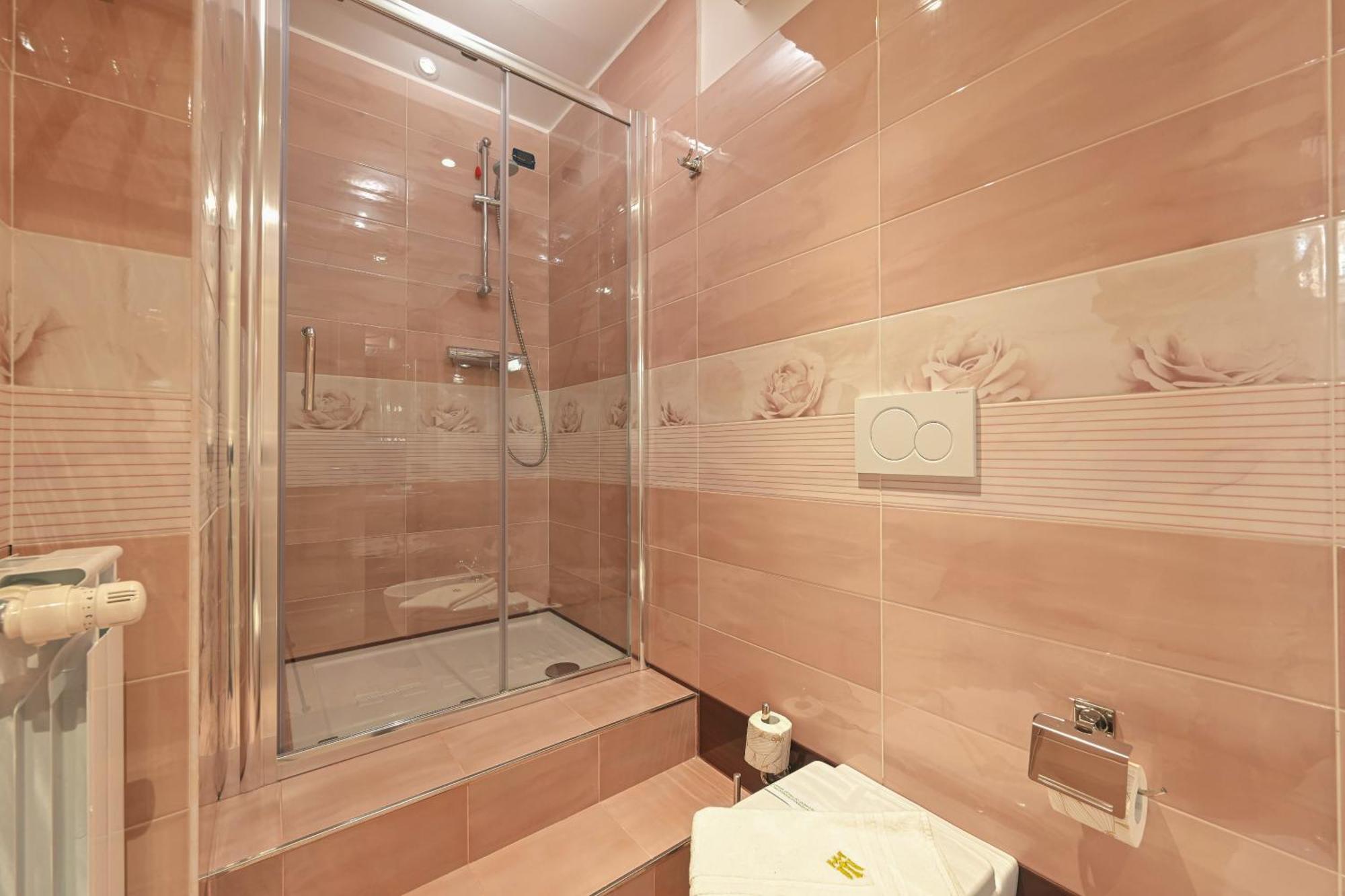 Hotel Mastrodattia Celano Bagian luar foto