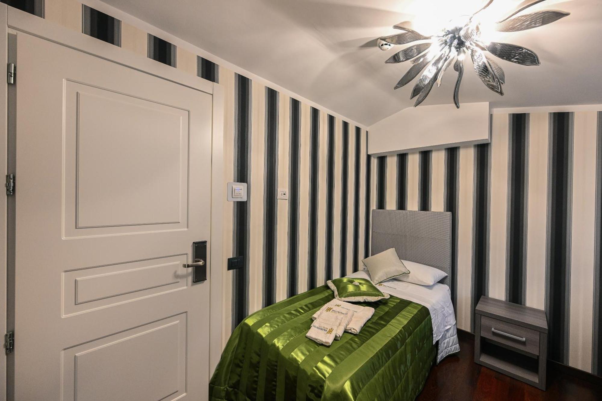 Hotel Mastrodattia Celano Bagian luar foto