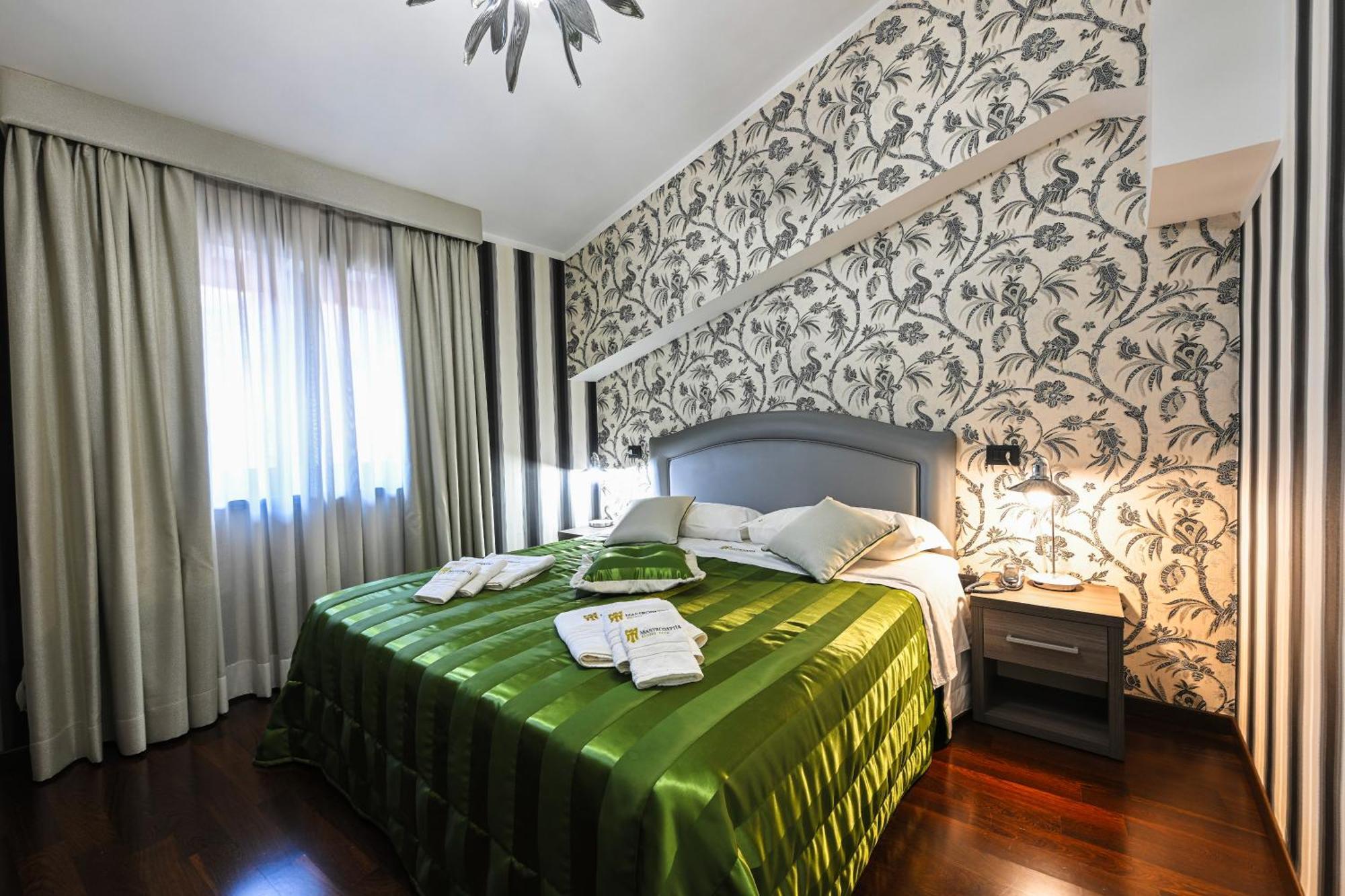 Hotel Mastrodattia Celano Bagian luar foto