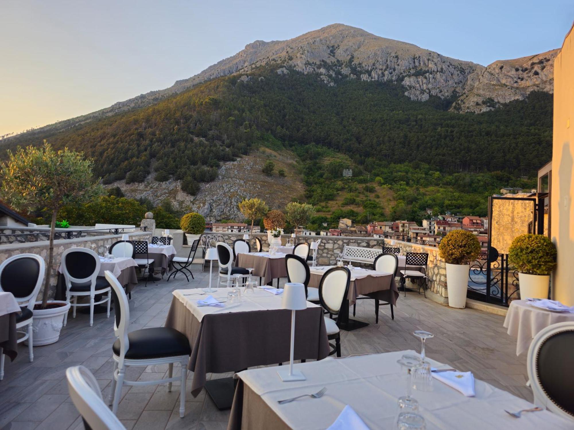 Hotel Mastrodattia Celano Bagian luar foto